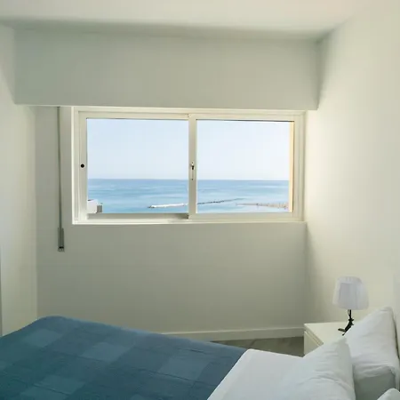 The Blue Marea 아파트